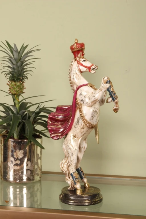 Socha koně – červená/bílá – 40 cm