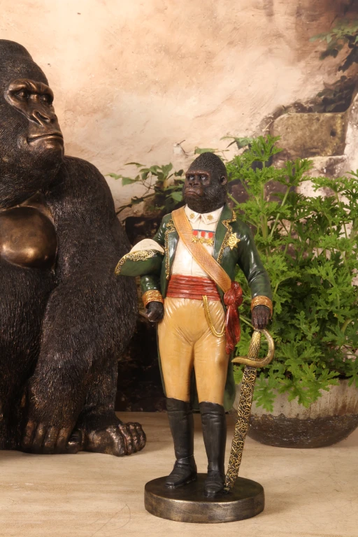 Orangutan na podstavci – zelený – 40,5 cm